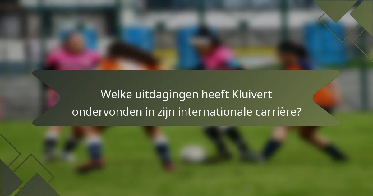 Welke uitdagingen heeft Kluivert ondervonden in zijn internationale carrière?